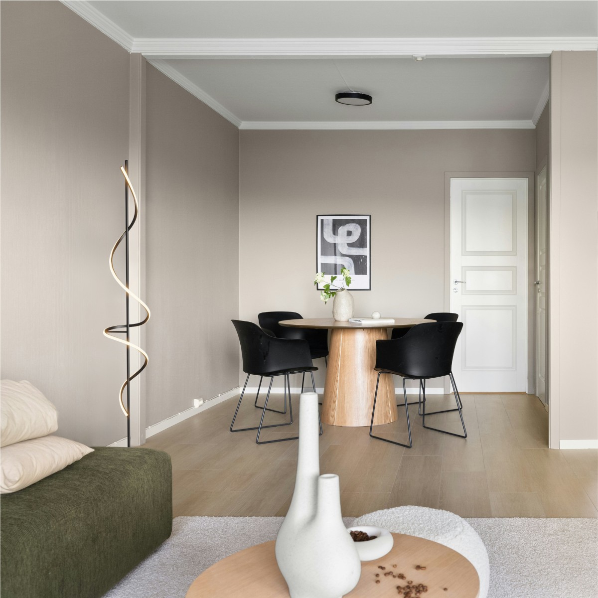 Sculptural Curve 24W LED Floor Lamp 51 in. - 3000K Warm White - Stepless Dimming in Matte Black thumbnail 5